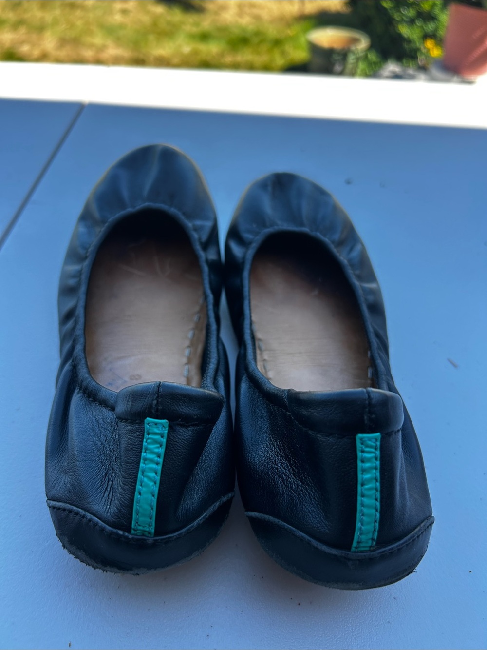 Tieks by Gabriel Women's Black with Green bottom Ballet Flats Size 8 - Picture 8 of 16